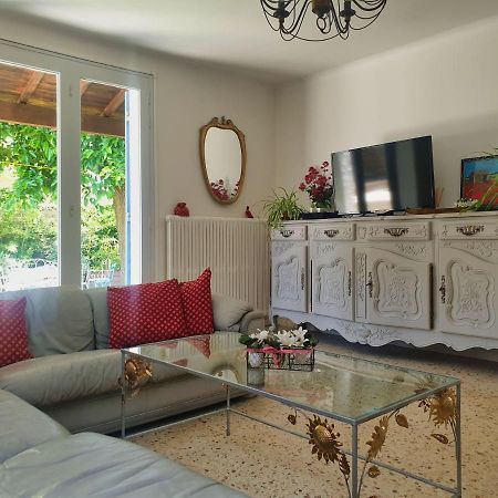 Villa calme, climatisée, piscine, à 2 pas du centre LʼIsle-sur-la-Sorgue Extérieur photo