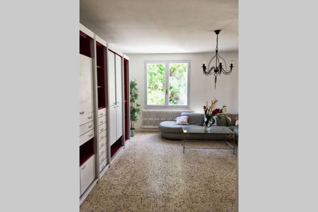 Villa calme, climatisée, piscine, à 2 pas du centre LʼIsle-sur-la-Sorgue Extérieur photo