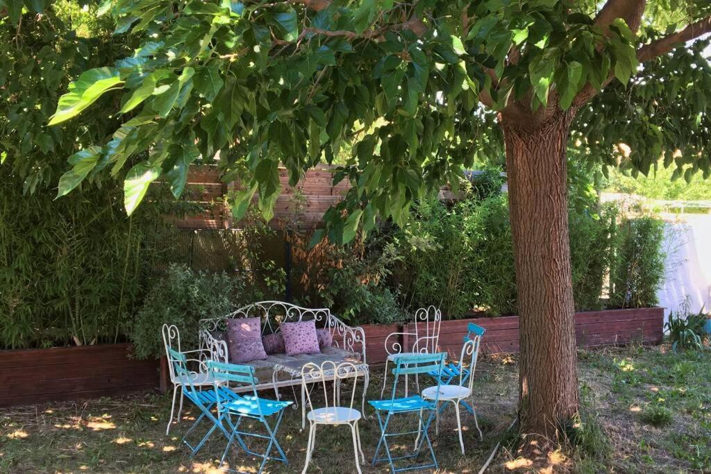 Villa calme, climatisée, piscine, à 2 pas du centre LʼIsle-sur-la-Sorgue Extérieur photo