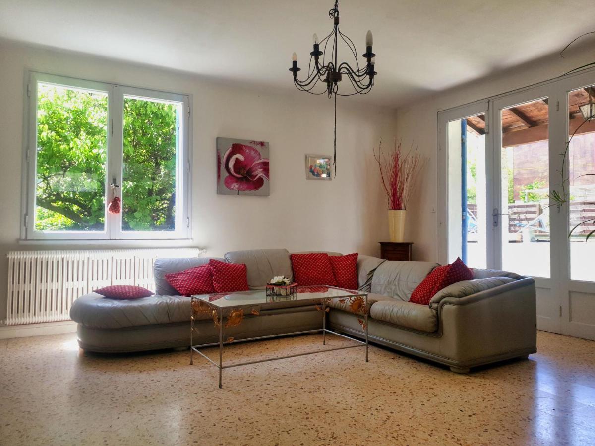 Villa calme, climatisée, piscine, à 2 pas du centre LʼIsle-sur-la-Sorgue Extérieur photo